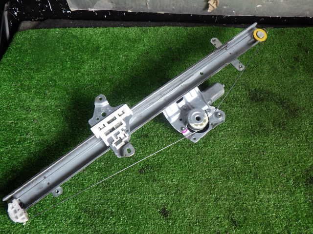 akurudepa H28年 セレナ DAA-GFNC27 右 フロント レギュレータ パワーウィンド モーター 40731-4RK1A拍卖