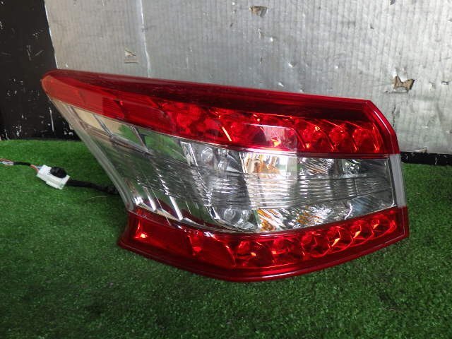 akurudepa H27年 シルフィ DBA-TB17 左 テール ランプ ライト 26555-3SB0B STANLEY W0642拍卖