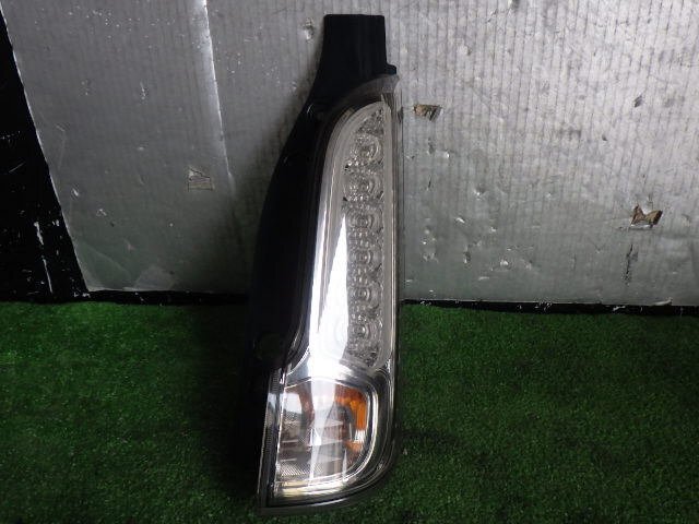 akurudepa H27年 フレアワゴン DBA-MM32S 右 テール ランプ ライト 1A21-51-161A KOITO 220-59295拍卖