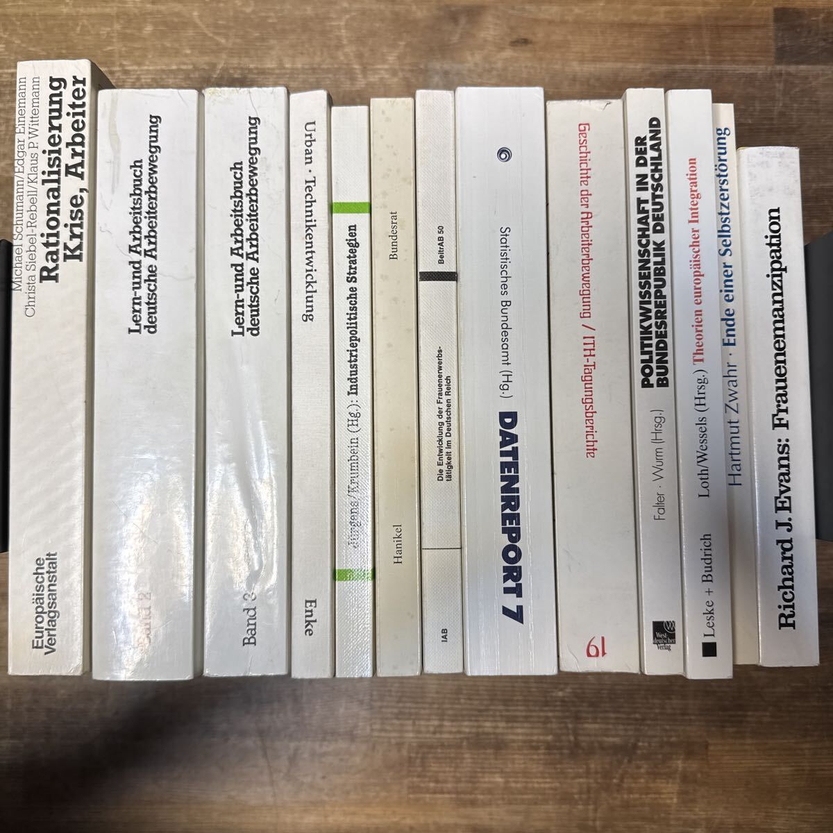 a1121-28.洋書 ペーパーバック 白 white ホワイト ディスプレイ display 用 セット 店内 背景 装飾 小物 撮影 内装 オシャレ 飾り拍卖