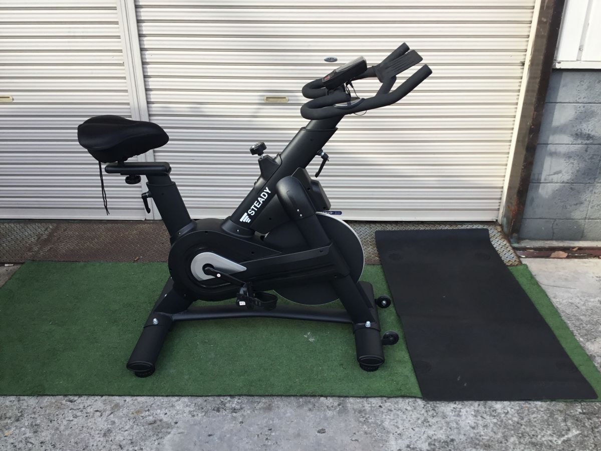●営TN632-300D【直接引取可能】STEADY ステディ スピンバイク Pro エアロバイク フィットネスバイク 静音 家庭用 マット付き /u拍卖