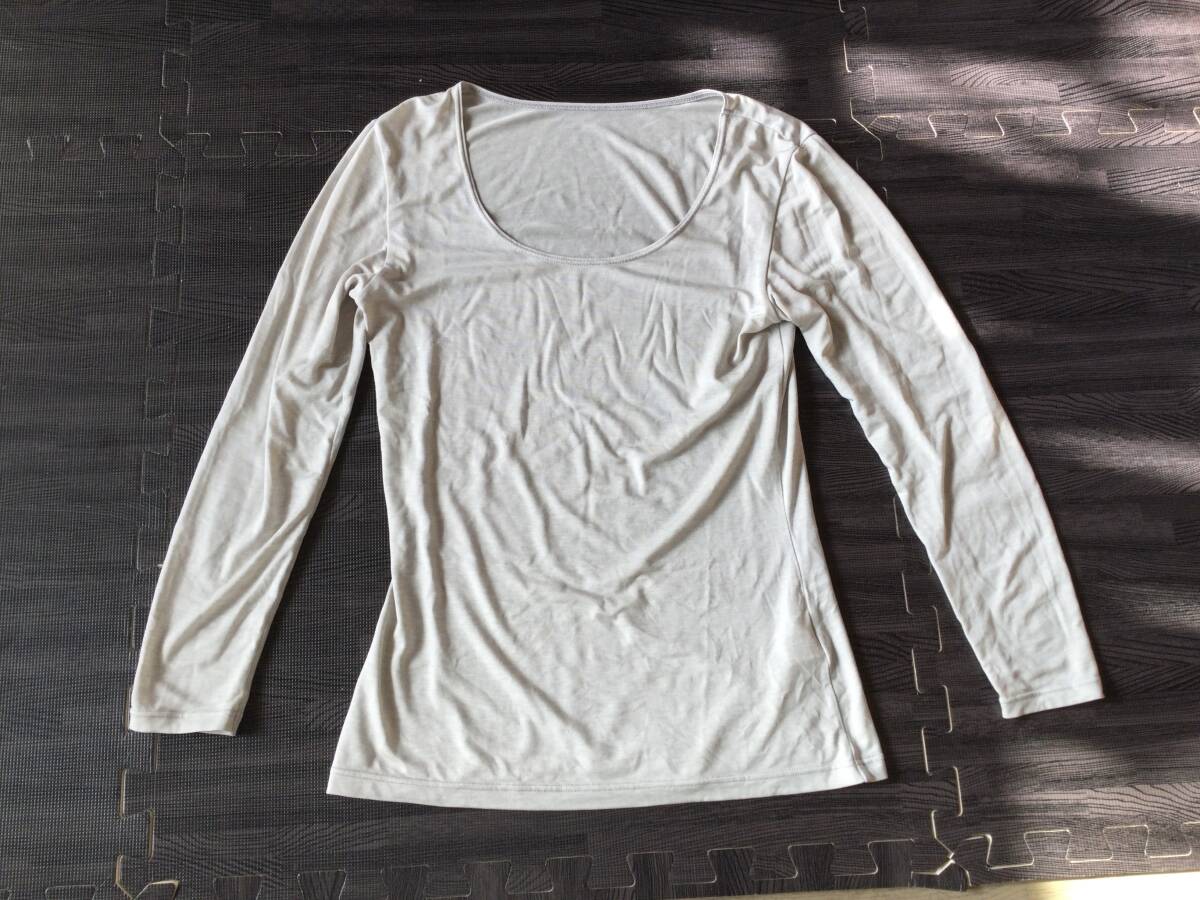 UNIQLO ユニクロ デザインヒートテックトップス ライトグレー M 拍卖