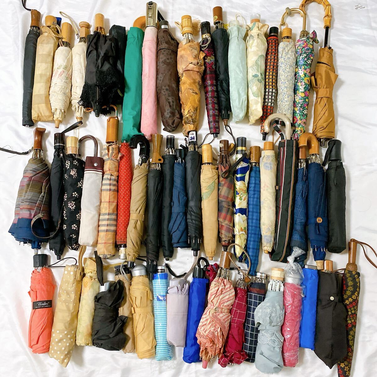 折りたたみ傘 55本セット 50本以上 大量 折り畳み傘 傘 かさ 雨傘 日傘 雨具 男女兼用 晴雨兼用 女性用 男性用 収納袋つき 保管品 中古品拍卖