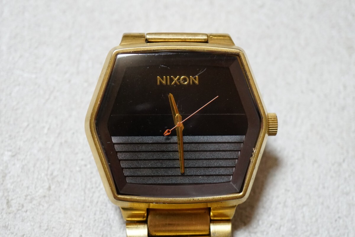 F2047 NIXON/ニクソン THE MAYOR ゴールドカラー メンズ 腕時計 アクセサリー ヴィンテージ ブランド クォーツ 不動品 訳あり 傷あり拍卖