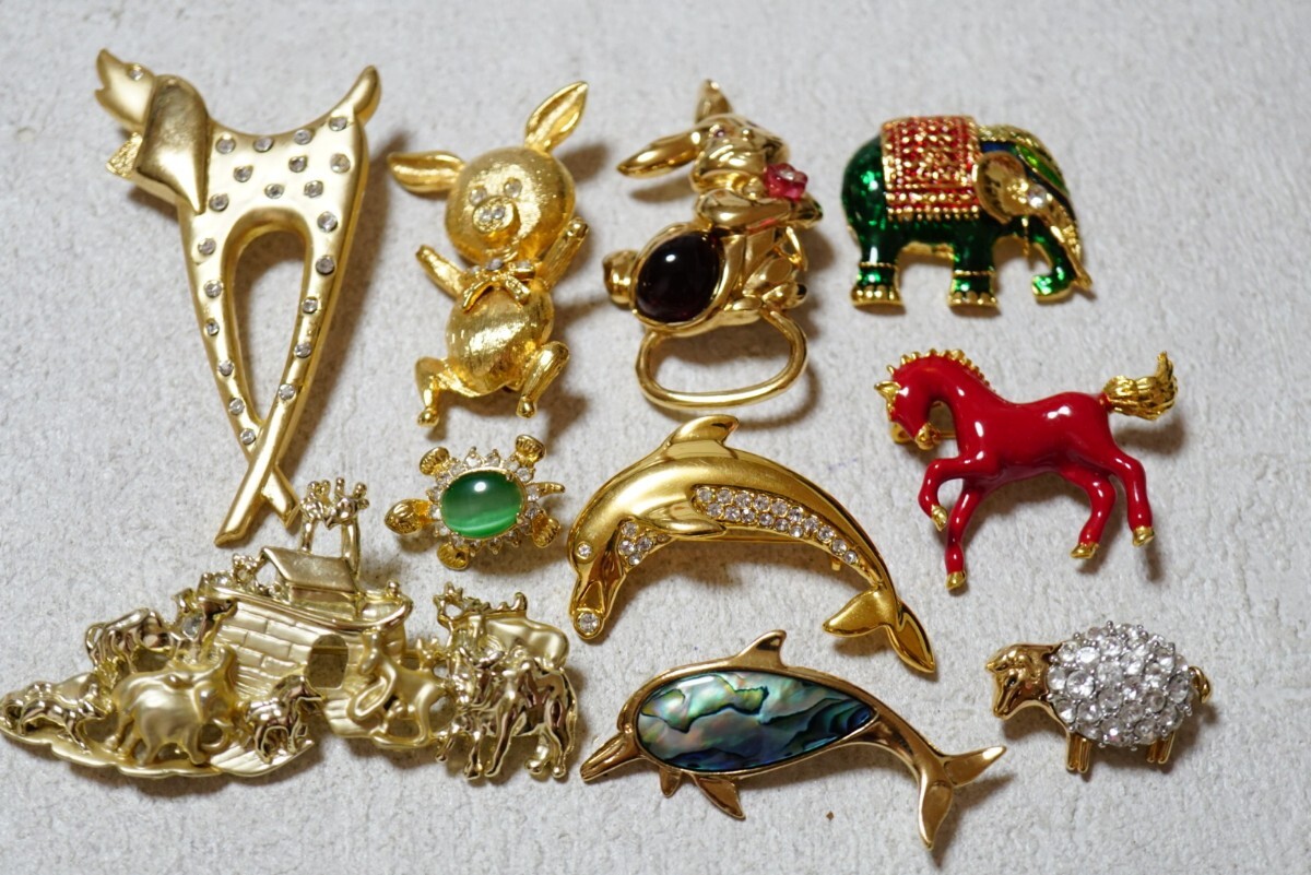 B2168 海外製含む アニマル ラインストーンなど ゴールドカラー ブローチ ヴィンテージ アクセサリー 大量 まとめて おまとめ まとめ売り拍卖