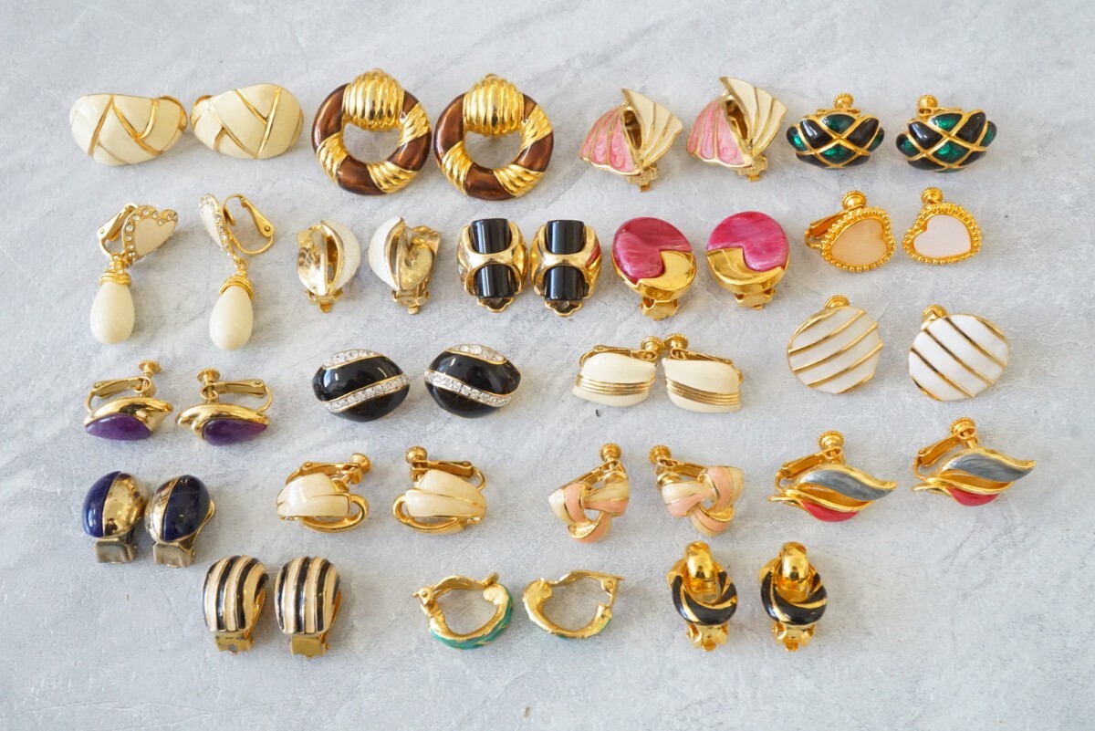 C838 海外製など ゴールドカラー ヴィンテージ イヤリング 20点 アクセサリー 両耳揃い アンティーク 大量 まとめて おまとめ まとめ売り拍卖