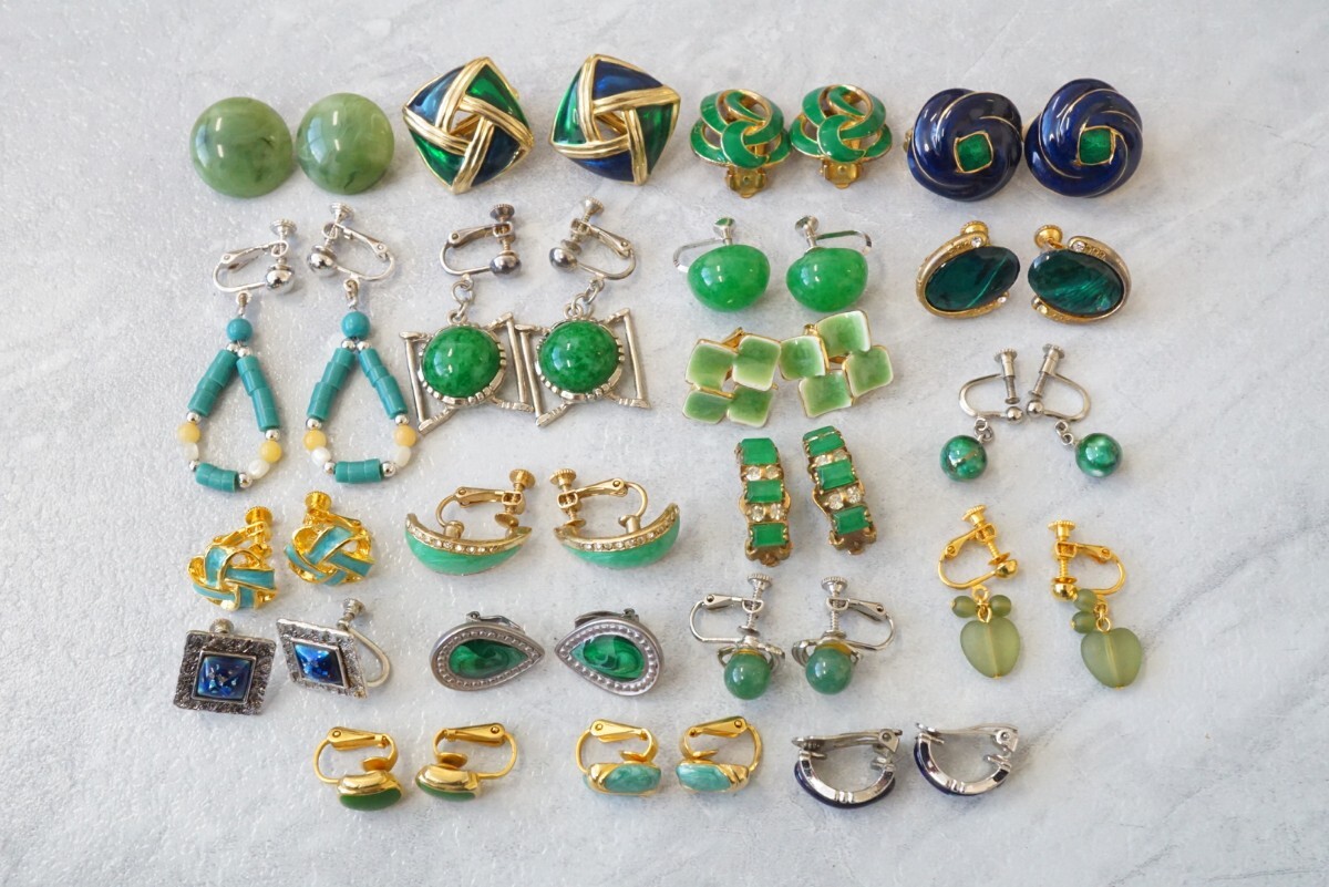 C835 緑/グリーン色系 海外製など ヴィンテージ イヤリング 20点 アクセサリー 両耳揃い アンティーク 大量 まとめて おまとめ まとめ売り拍卖