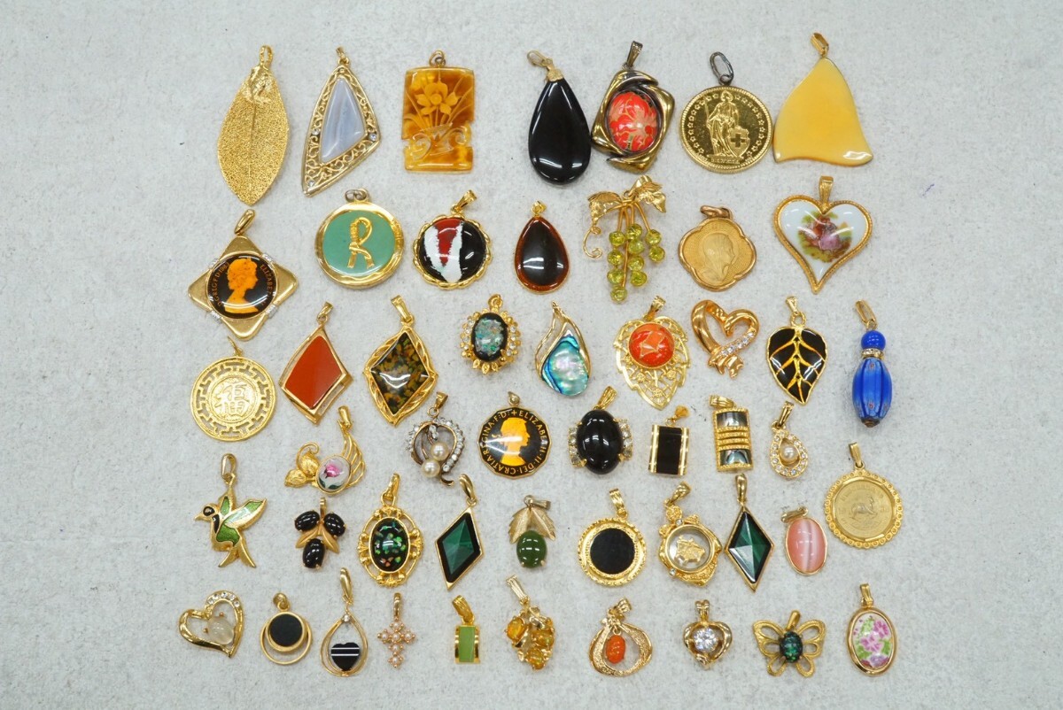 D947 海外製含む ゴールドカラー ヴィンテージ ペンダント 50点セット アクセサリー アンティーク 大量 まとめて おまとめ ネックレス拍卖