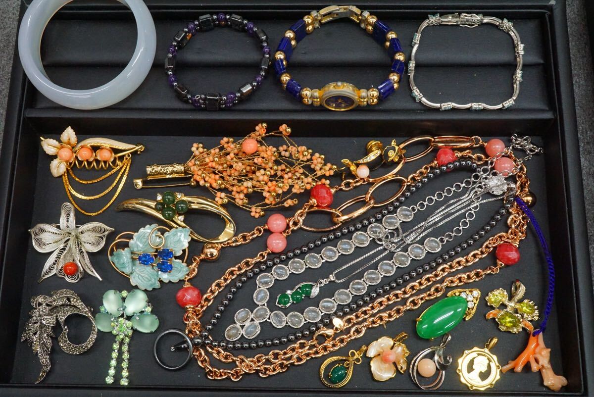 C795 ジャンク含む 本珊瑚 天然石など ネックレス ペンダント ブローチ他 ヴィンテージ アクセサリー 大量 まとめて おまとめ まとめ売り拍卖