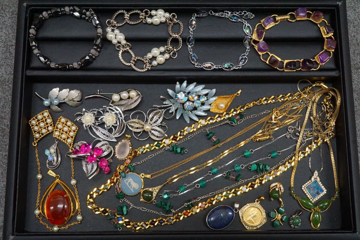 C799 ジャンク含む 本真珠 天然石など ネックレス ペンダント ブローチ他 ヴィンテージ アクセサリー 大量 まとめて おまとめ まとめ売り拍卖