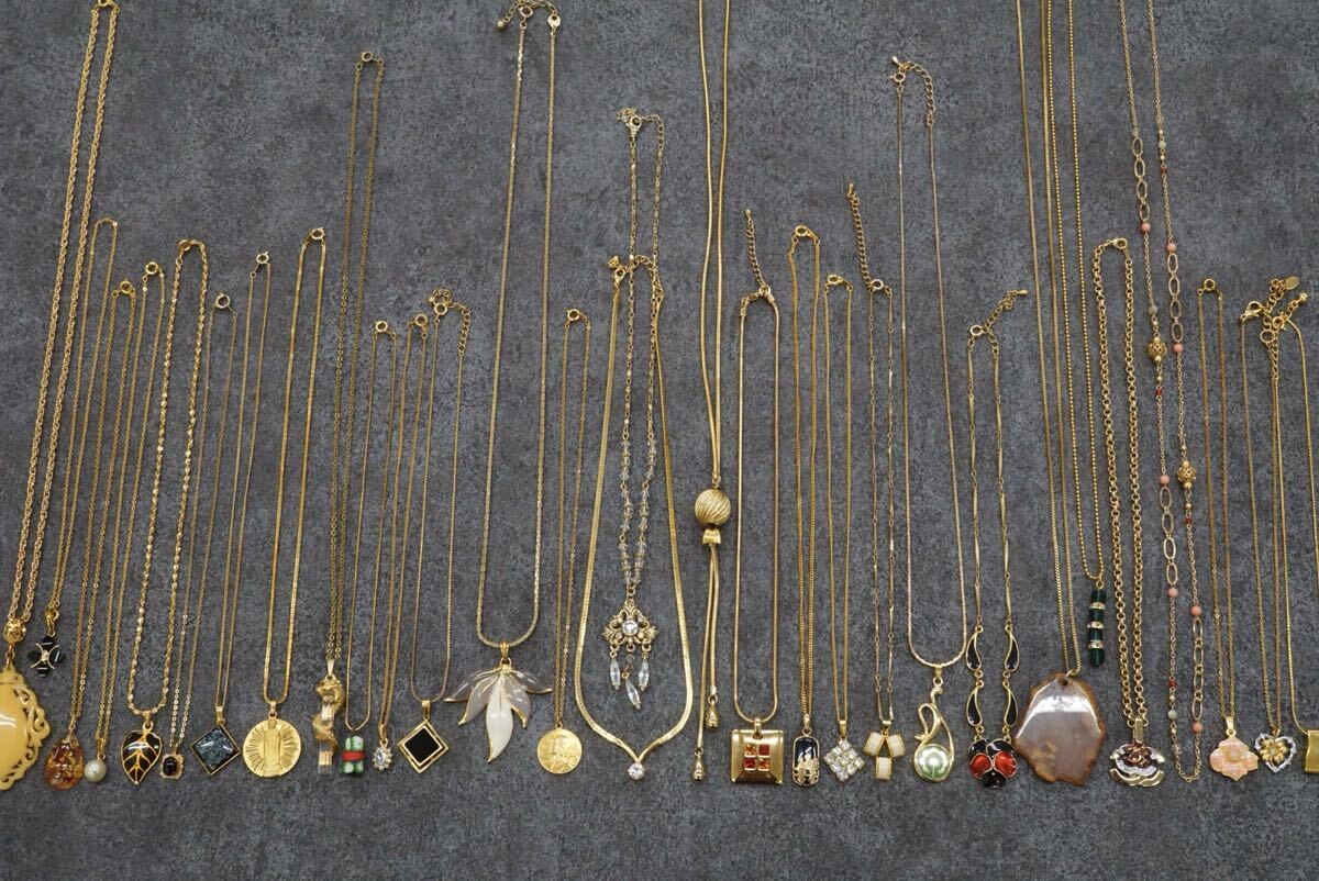 C804 ゴールドカラー 海外製など ネックレス ペンダント ヴィンテージ アクセサリー 大量 セット まとめて おまとめ まとめ売り拍卖