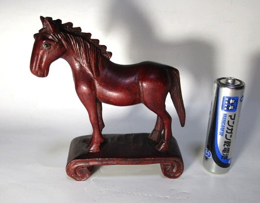 稀少 ヴィンテージ★中国 馬 置物 紫檀 手彫り 小ぶり 古玩 木彫 彫刻 天然木 唐木 木工芸 オブジェ 高さ約7.6cm ★拍卖