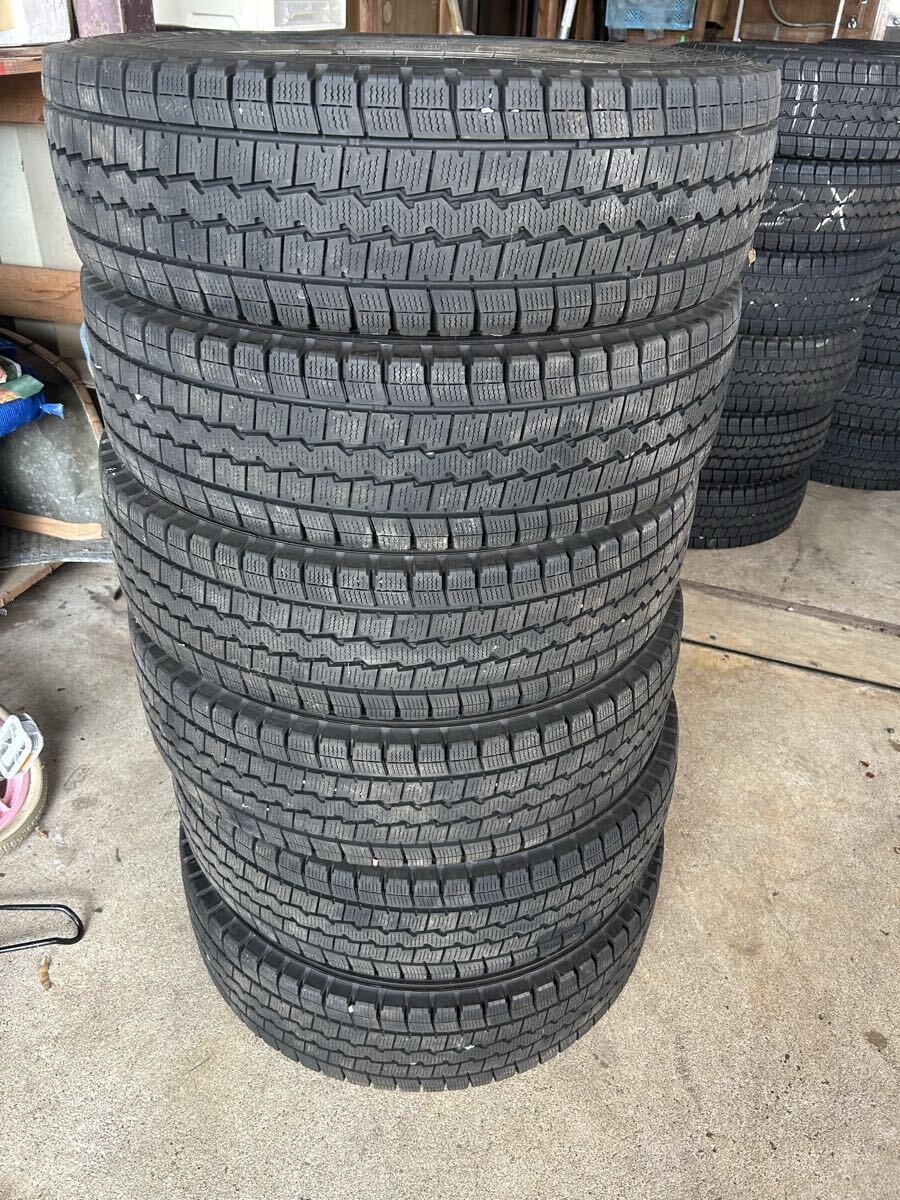 SE1【送料無料】205/70R17.5 115/113Lダンロップ WINTER MAXX LT03 2021年製 バリ山 中古タイヤ6本セットスタッドレスタイヤ拍卖