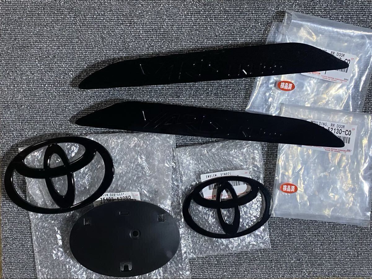 トヨタ ヤリスクロス 特別仕様車Z“URBANO” ウルバーノ用 トヨタマーク(ブラック/フロントリヤ)、サイドオーナメント (ブラック) 中古品拍卖