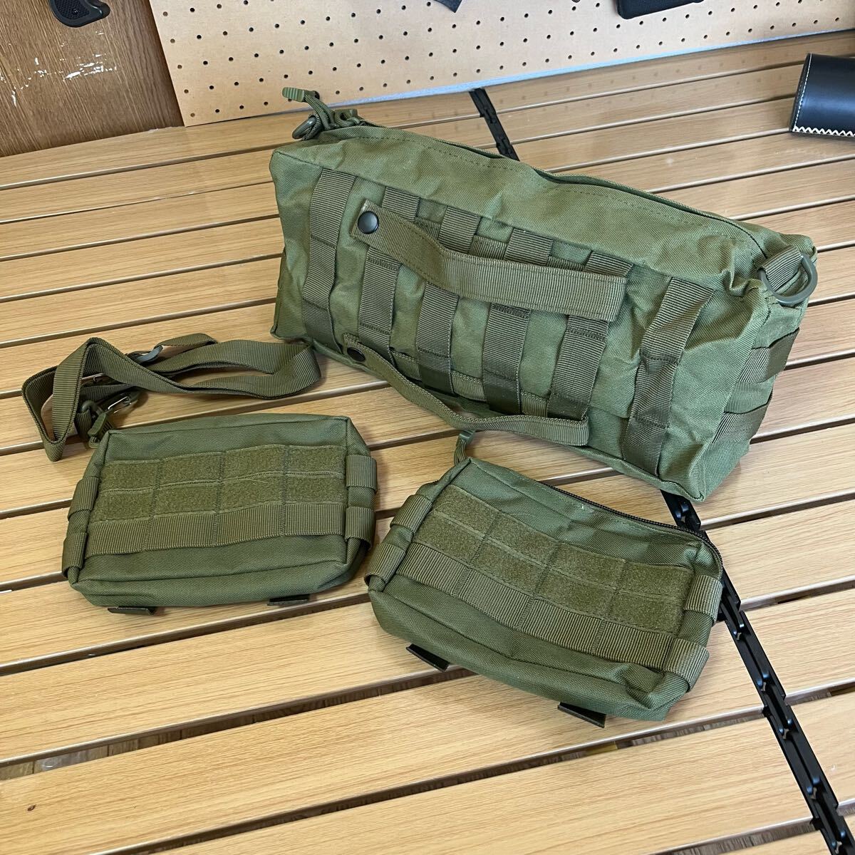 3点セット タクティカルアクセサリーポーチ 多機能収納 防水耐久ナイロン アウトドアやミリタリー装備 35x15x10cm拍卖