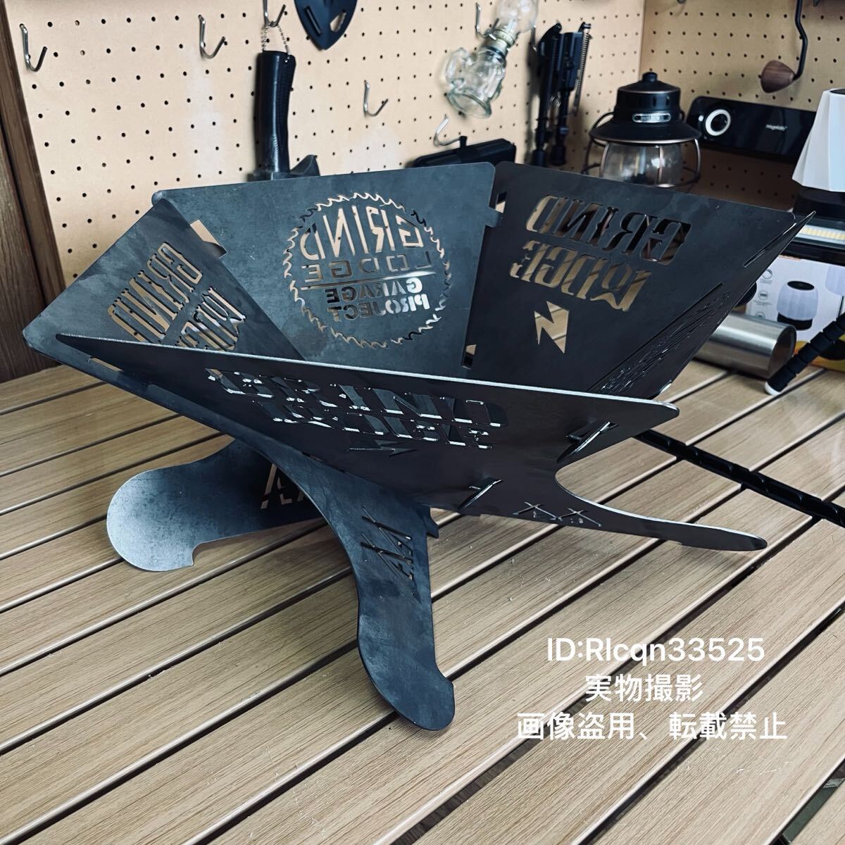 超激レア カード式組立焚き火台 コンパクト収納 鉄製 耐熱性抜群 重厚感 アウトドア キャンプ 携帯便利 46×48×21cm拍卖