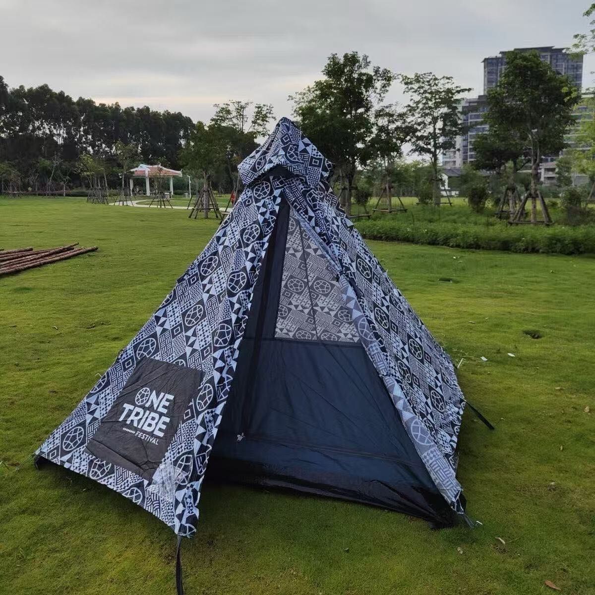 キャンプ用 高品質 ピラミッドテント 三角テント 超軽量5.9kg 210D 設営簡単 ソロキャンプアウトドア 野外登山 2×2×2m拍卖