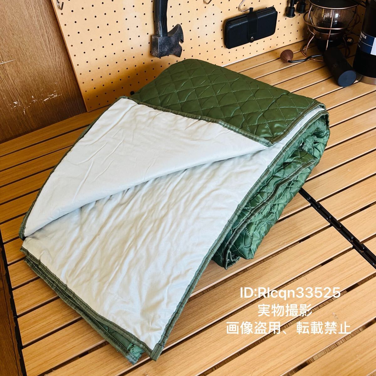 防水レジャーシート アウトドアマット 保温 防寒 防湿 キャンプ ピクニック 登山 車中泊 テント用 多機能グランドシート 150×200cm拍卖