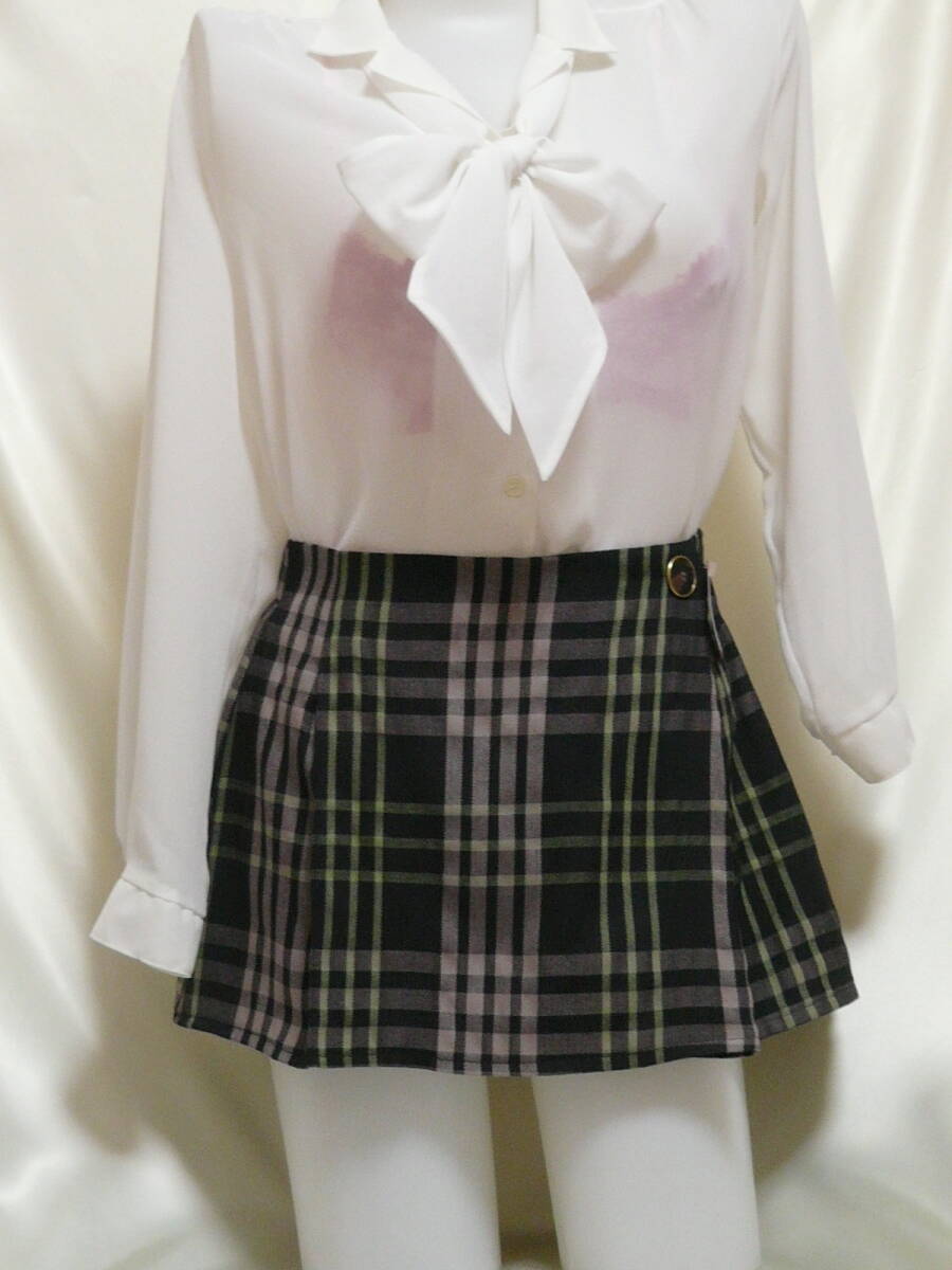 ♪♪黒地チェックのマイクロミニ☆シックにカジュアル☆飾りボタン^^♪♪拍卖