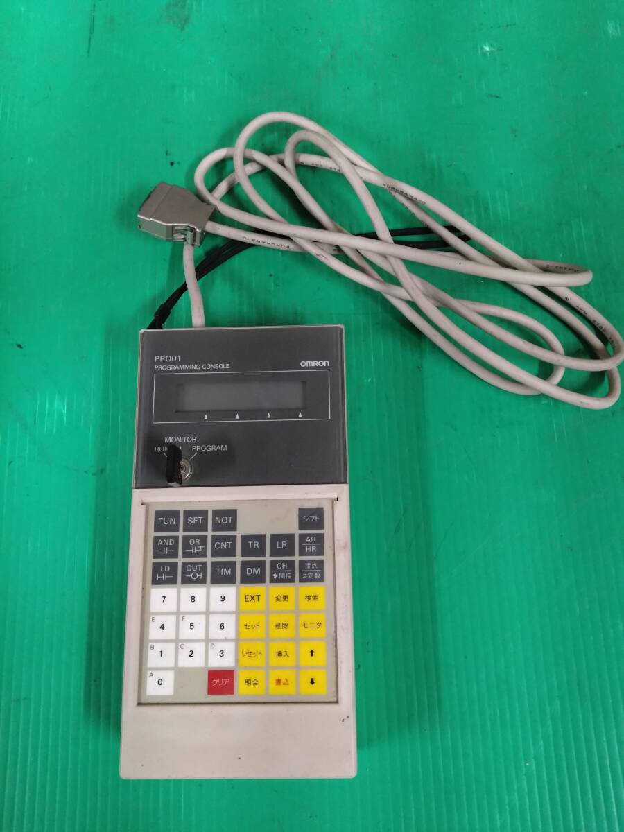 60 2F奥右 NR071105-11 プログラミングコンソール CQM1-PRO01 OMRON コード長2m ②拍卖