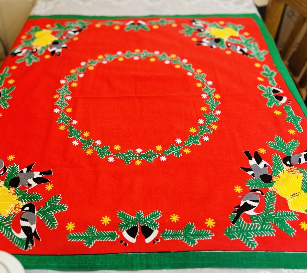 北欧クリスマス☆コットン もみの木と稲束に集ううそ プリントテーブルクロス 拍卖