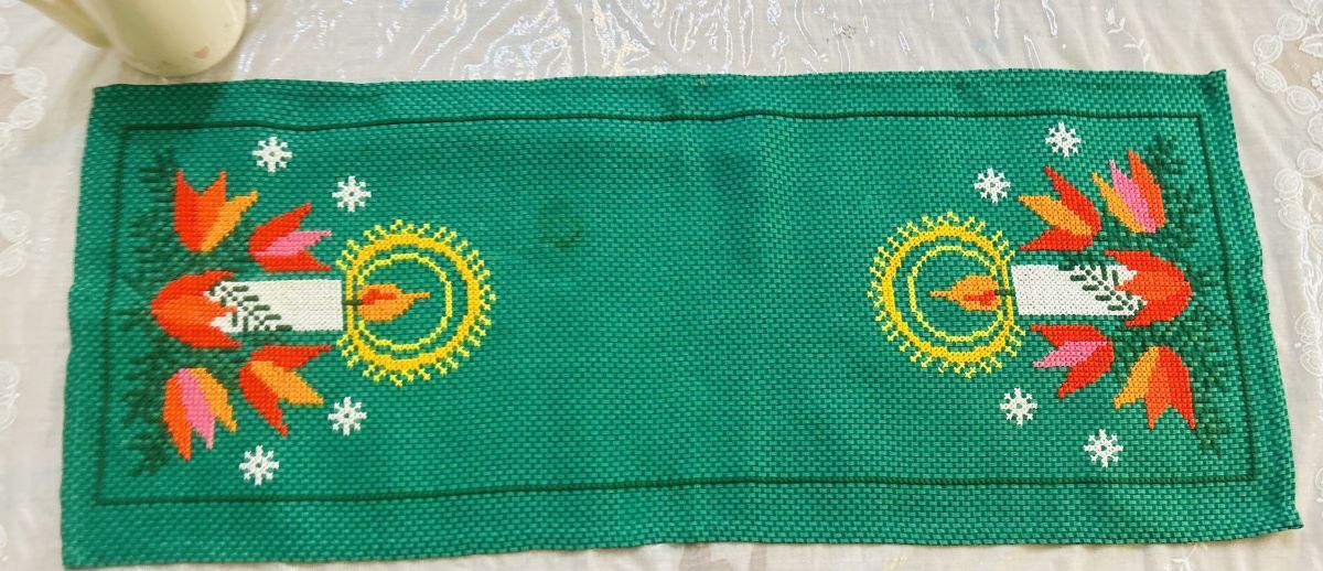 北欧クリスマス☆コットン グリーン地キャンドルとチューリップ ランナー*訳あり 拍卖