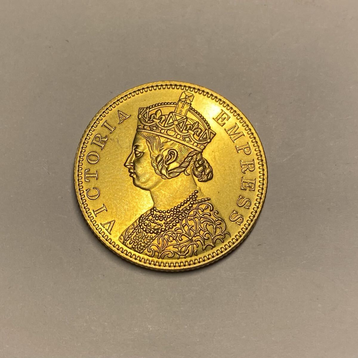 1878年 10ルピー金貨 ヴィクトリア女王 23.5*1.7mm5.87g 英領インド 古銭 骨董品 記念硬貨 金貨 コイン拍卖