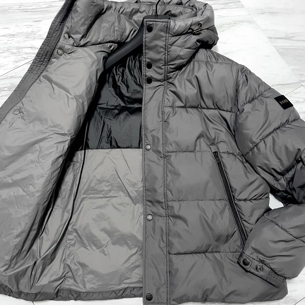 美品/XL相当●現行タグ ヒューゴボス HUGO BOSS ダウンジャケット ブルゾン ラバーロゴプレート ボリュームネック フード 肉厚 極暖 メンズ拍卖