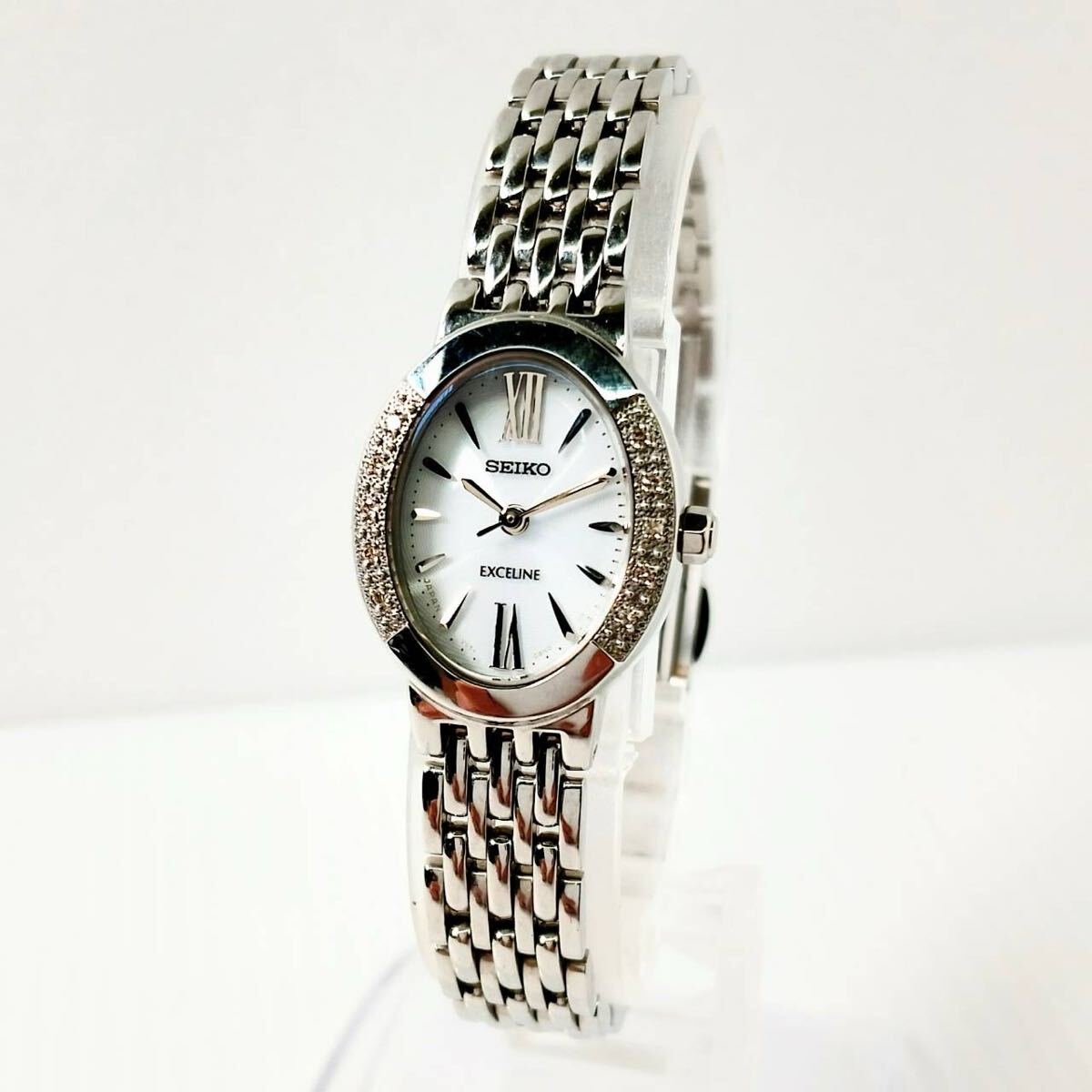 稼働 SEIKO セイコー EXCELINE エクセリーヌ V117-0AV0 シルバー×ホワイト 10Pダイヤ 日本製 余りコマあり ソーラー レディース 腕時計拍卖