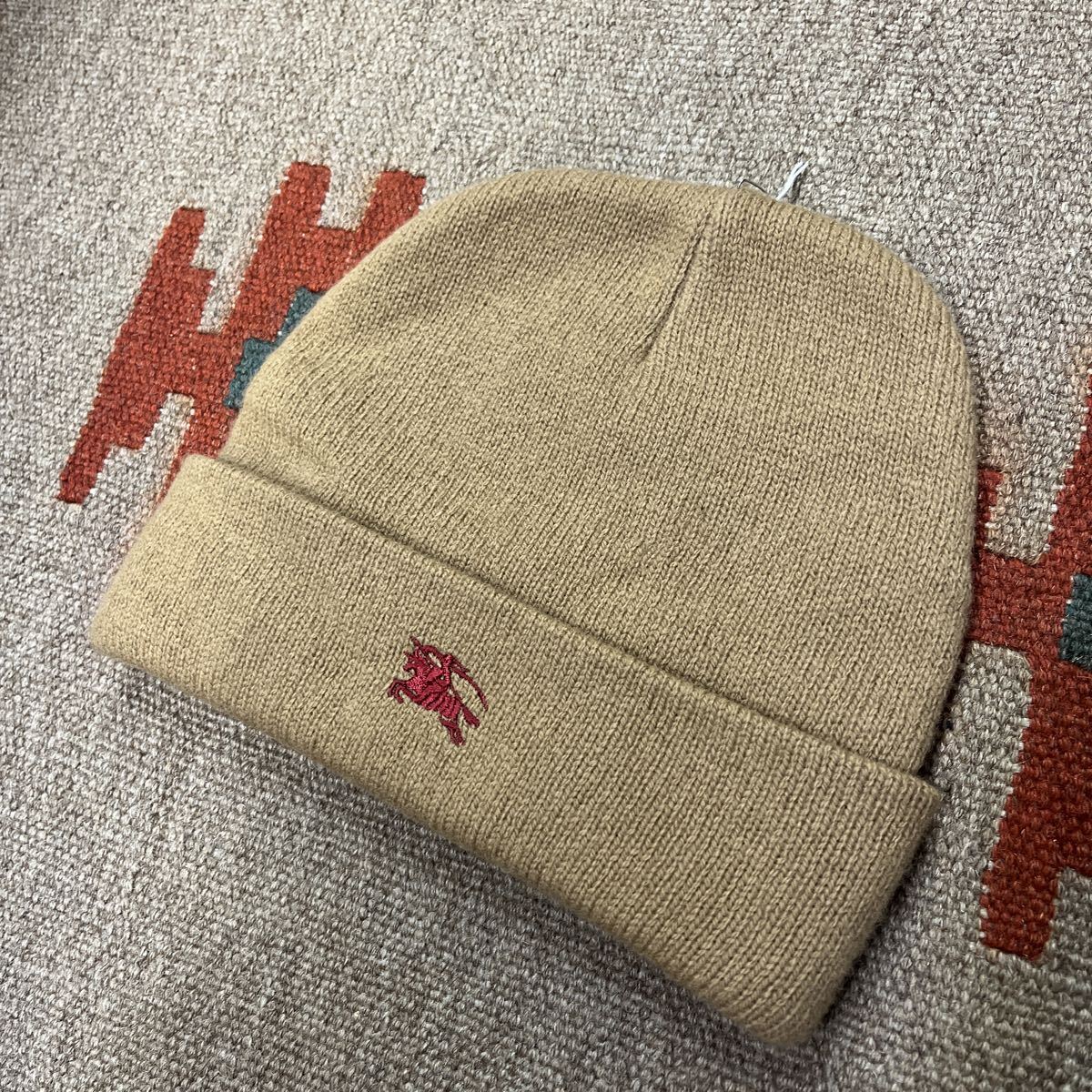 Burberrys バーバリー イングランド製 ニット帽 ニットキャップ ビーニー 帽子 ベージュ ワンポイントロゴ拍卖