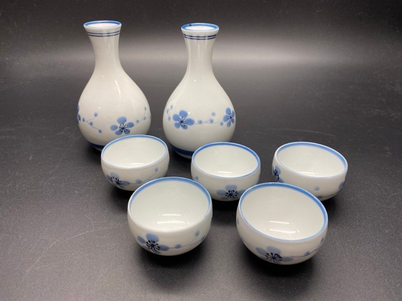 ほんのりとした柄と優しいフォルム 有田焼 瑞玉 酒器揃 徳利 2本 猪口 5客 食器 熱燗 ☆ちょこオク☆80拍卖