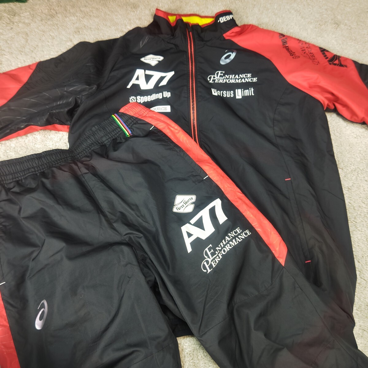 asics アシックス A77 ウィンドブレーカー 上下セット Oサイズ XL 黒×赤 ジャケット パンツ セットアップ 裏起毛 トレーニング ジャージ拍卖