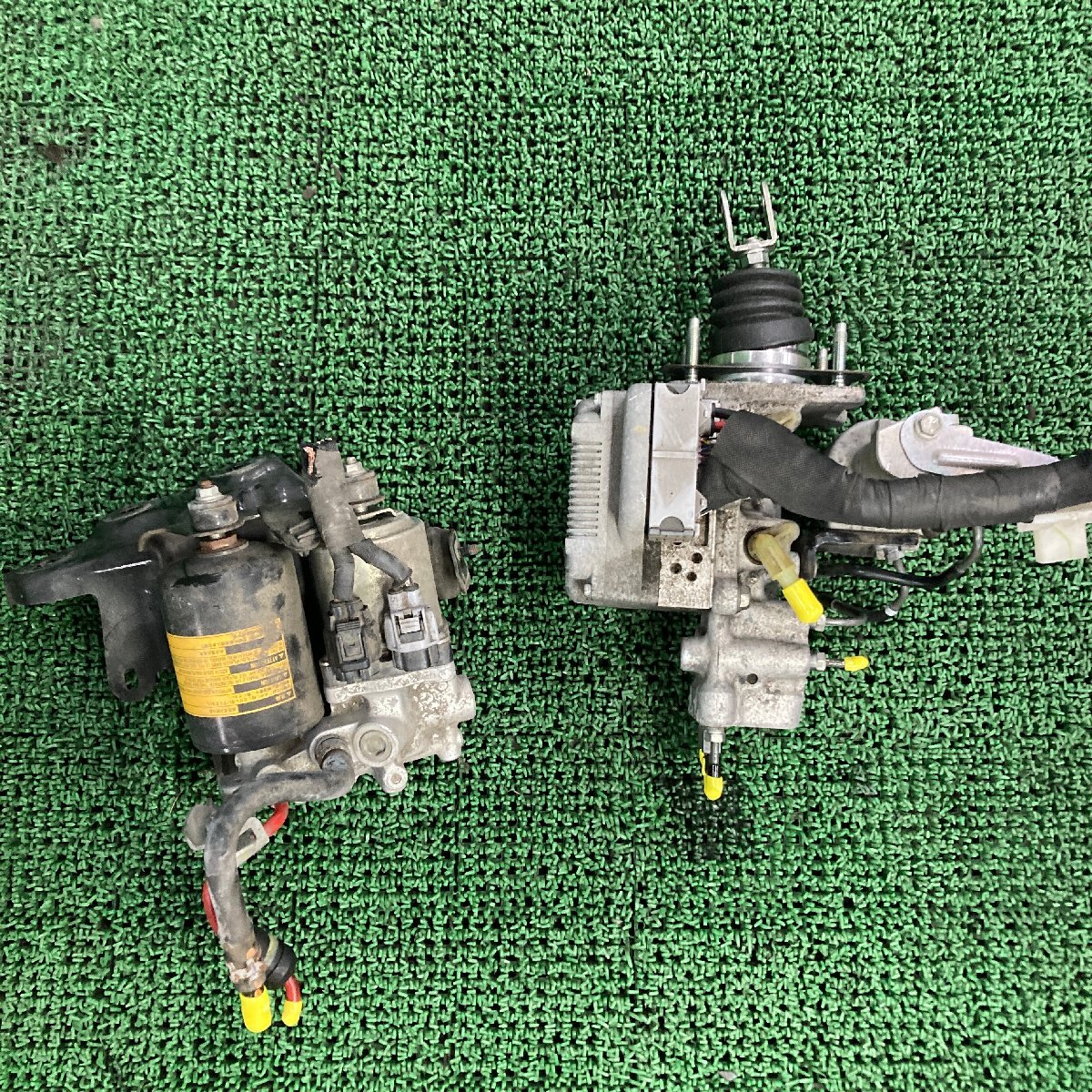 ♪♪プリウス ZVW30 S ABSアクチュエーター ブレーキブースター ポンプ 47210-47130 47270-47030 47070-47050 (W7260)♪♪拍卖