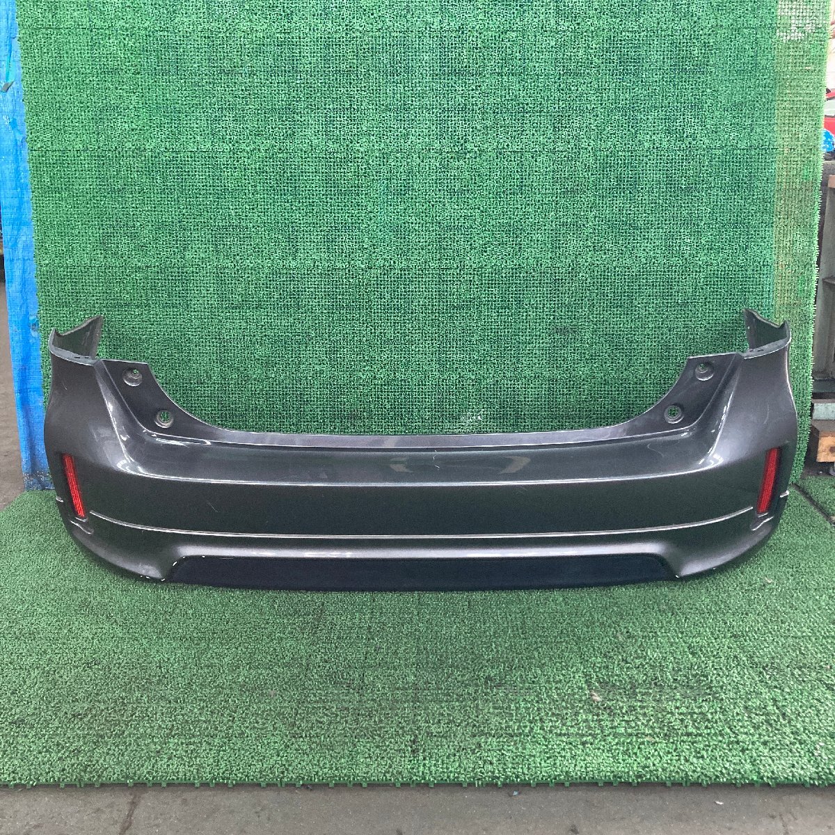 ♪♪プリウスα S ZVW41W リアバンパー モデリスタ スポイラー付 カラー 1G3 グレー系(W7753)♪♪拍卖