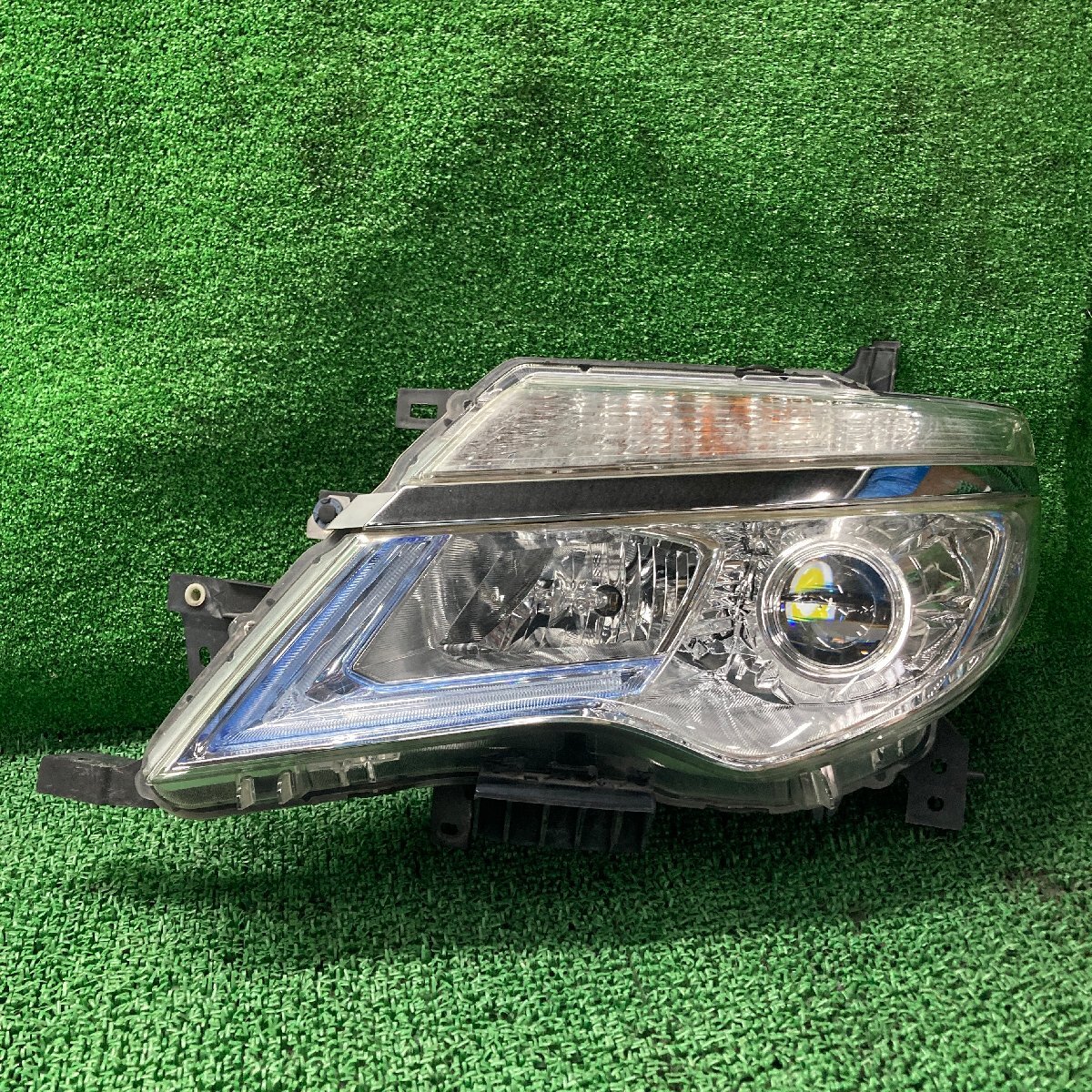 ♪♪セレナ ハイウェイスター HFC26 左 ヘッドライト ヘッドランプ KOITO 100-23683(W7774)♪♪拍卖