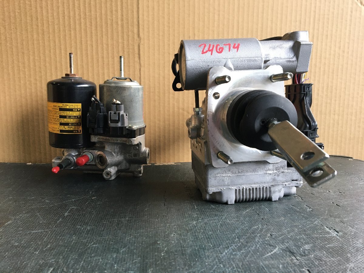 ハリアー DAA-AVU65W 2ARFXE ABSブレーキアクチュエーター 47210-48070 47070-47050 ジャンク.24674.2-4-5拍卖
