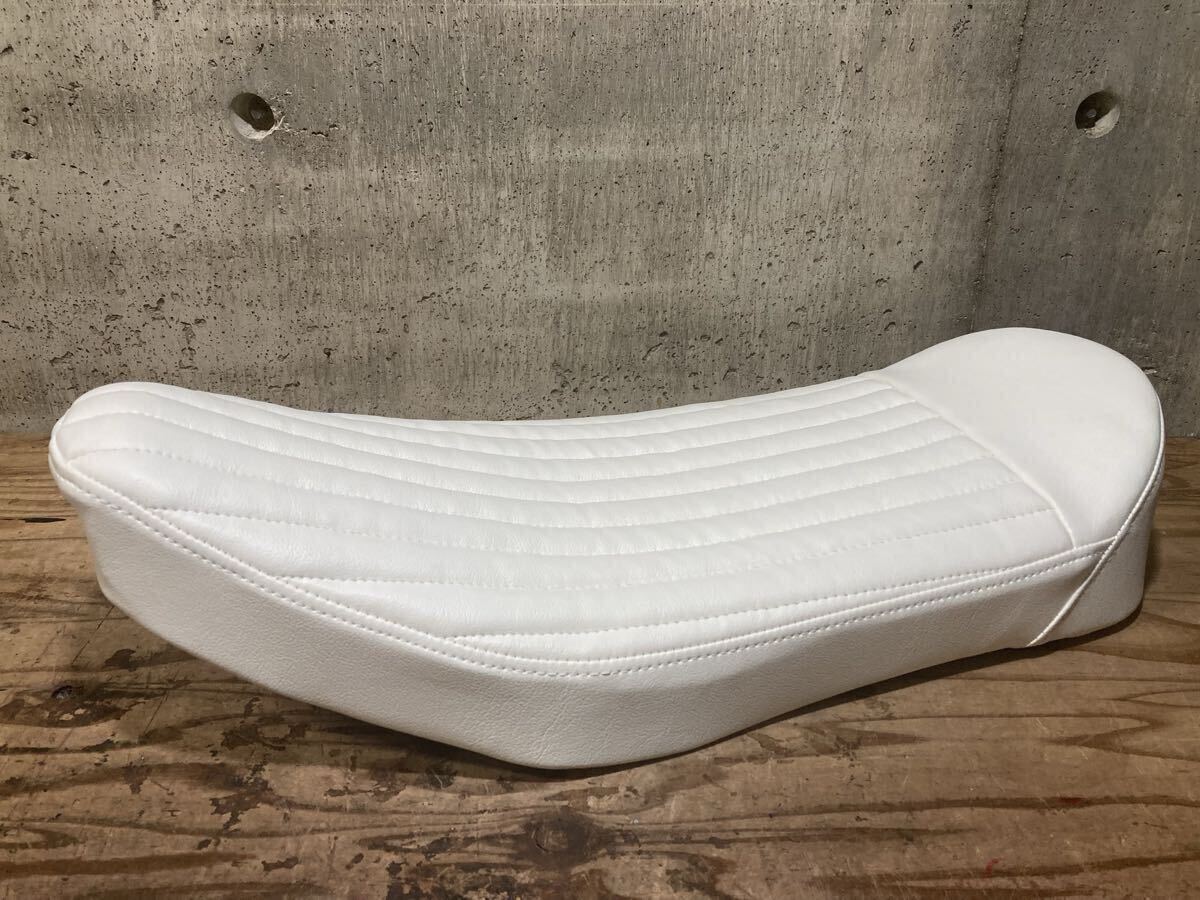 送料無料 TTシート 薄型 WH タックロールトライアンフ T140 T120 T100 スポーツスター チョッパー SR XS650 W650 ハーレー BATES ベイツ 2拍卖