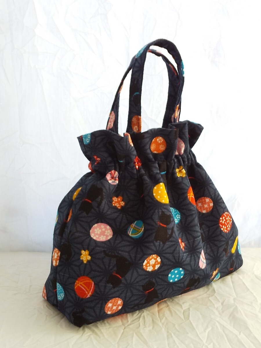 ★ハンドメイド★cat*猫*和*毬*持ち手付き巾着袋*お弁当袋*小物入れ*花柄*ネコ♪ねこ拍卖