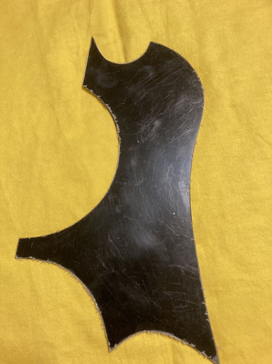 ★12アコギ用ピックガード 黒白(裏面白の二重張り)未使用品 表面保護フィルム有り 裏面粘着テープなし拍卖