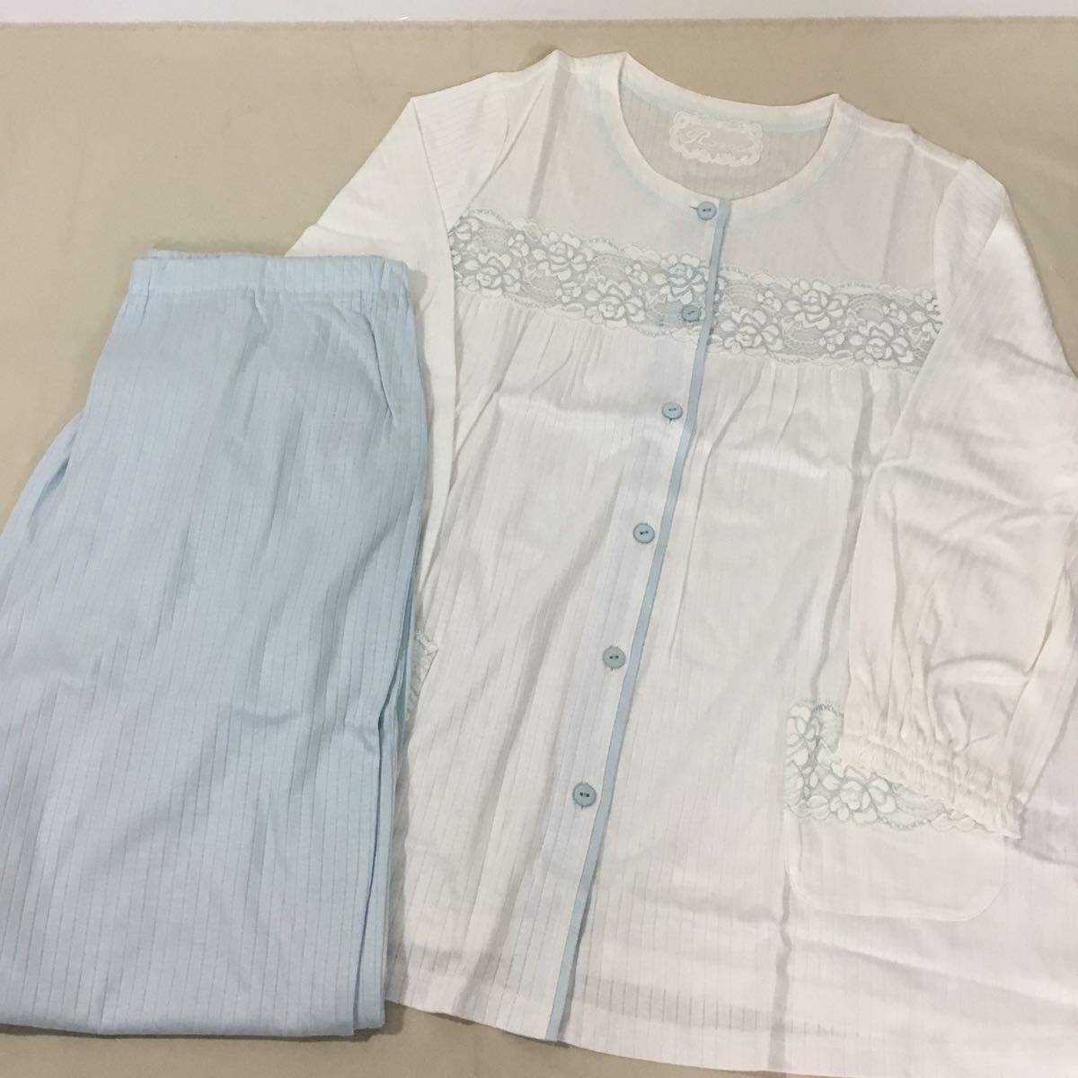 【Rossa】白×水色 花柄レースルームウェア 上下セット 前開き サイズ42 インポートロッサ 未使用 パジャマ マタニティの方にも◎ 日本製拍卖