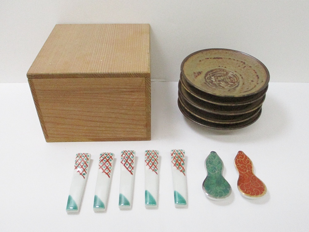 25-BP-41 和食器まとめ 九谷焼他 小皿5枚・九谷焼 箸置き5つ・ひょうたん型箸置き2つ 光仙 京 在銘 丸皿 平皿 箱×1 経年保管品拍卖