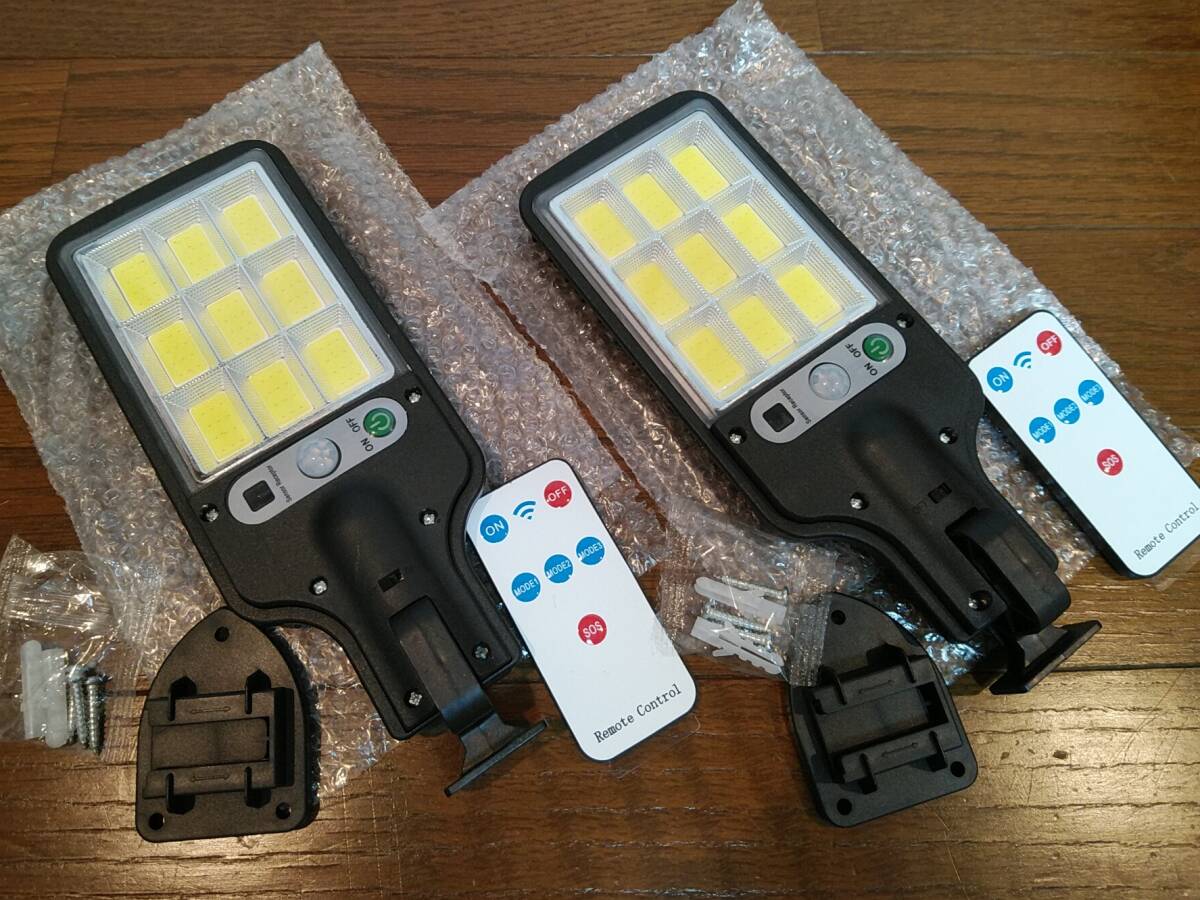 新品2個セット!LEDソーラー充電式防犯ライト♪108COBで明るい!明暗センサー・人感センサー/リモコン付き/格安1円売り切り!送料無料!拍卖