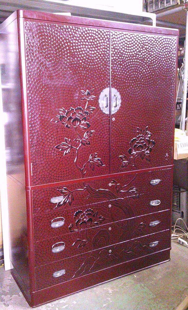 ■ く-952 鎌倉彫 桐箪笥 中古良品 牡丹 恵仙 和箪笥 木製 上段引出し6 小引出し3 下段引出し4 鍵付 ※約寸:高178幅120奥45cm 重さ未計測拍卖