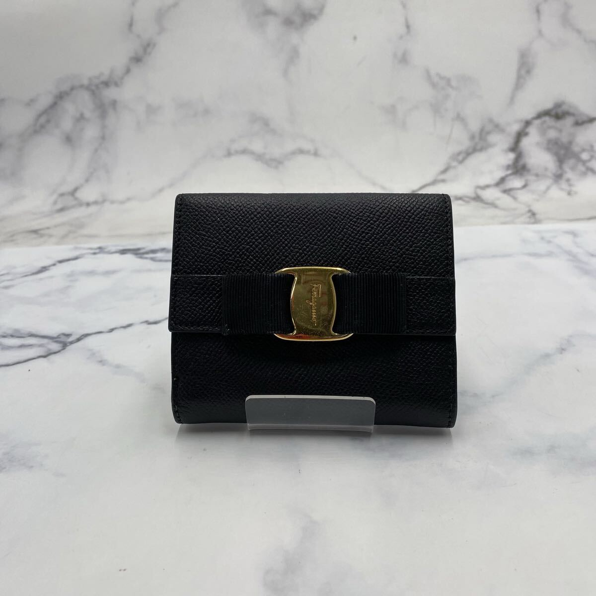 Salvatore Ferragamo/サルヴァトーレフェラガモ ヴァラ・リボン 二つ折り財布 S-8817拍卖