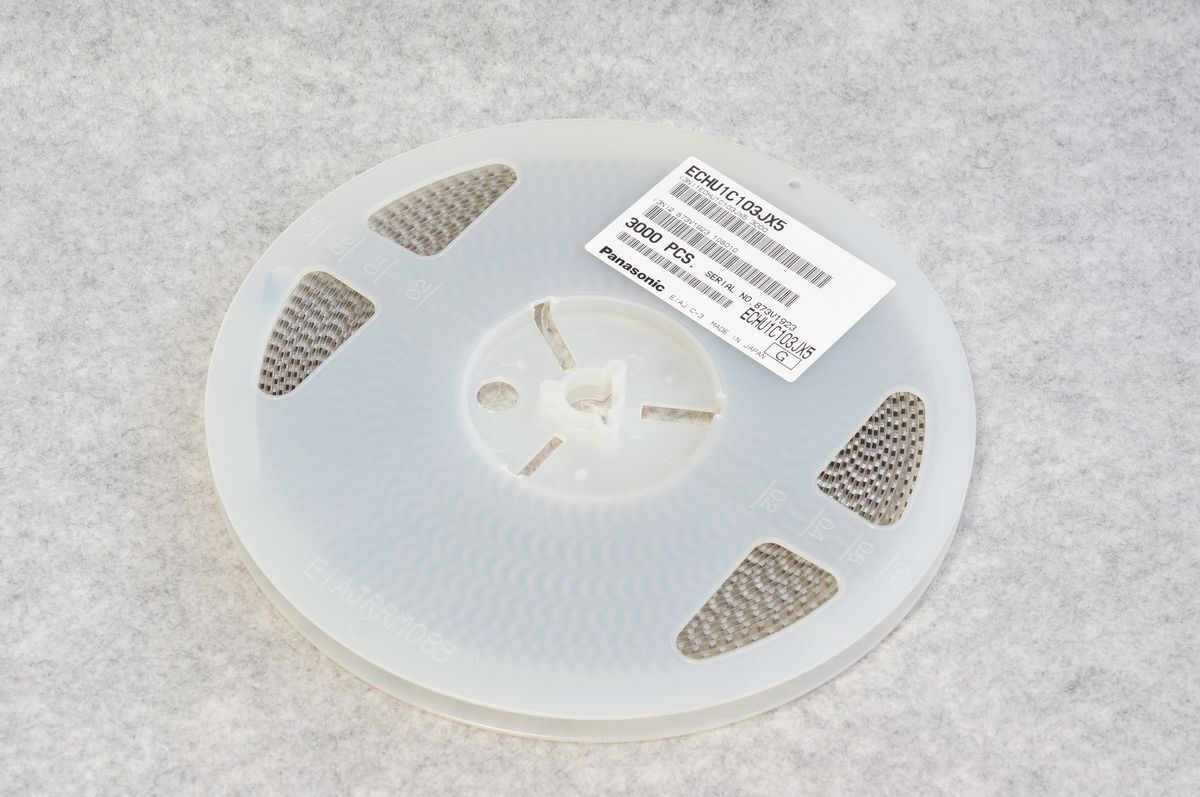 Panasonic チップ型積層メタライズ PPS フィルムコンデンサ ECHU1C103JX5 ( 0.01μF ±5% 16V/DC ) 未使用長期保管品 50個 1組拍卖