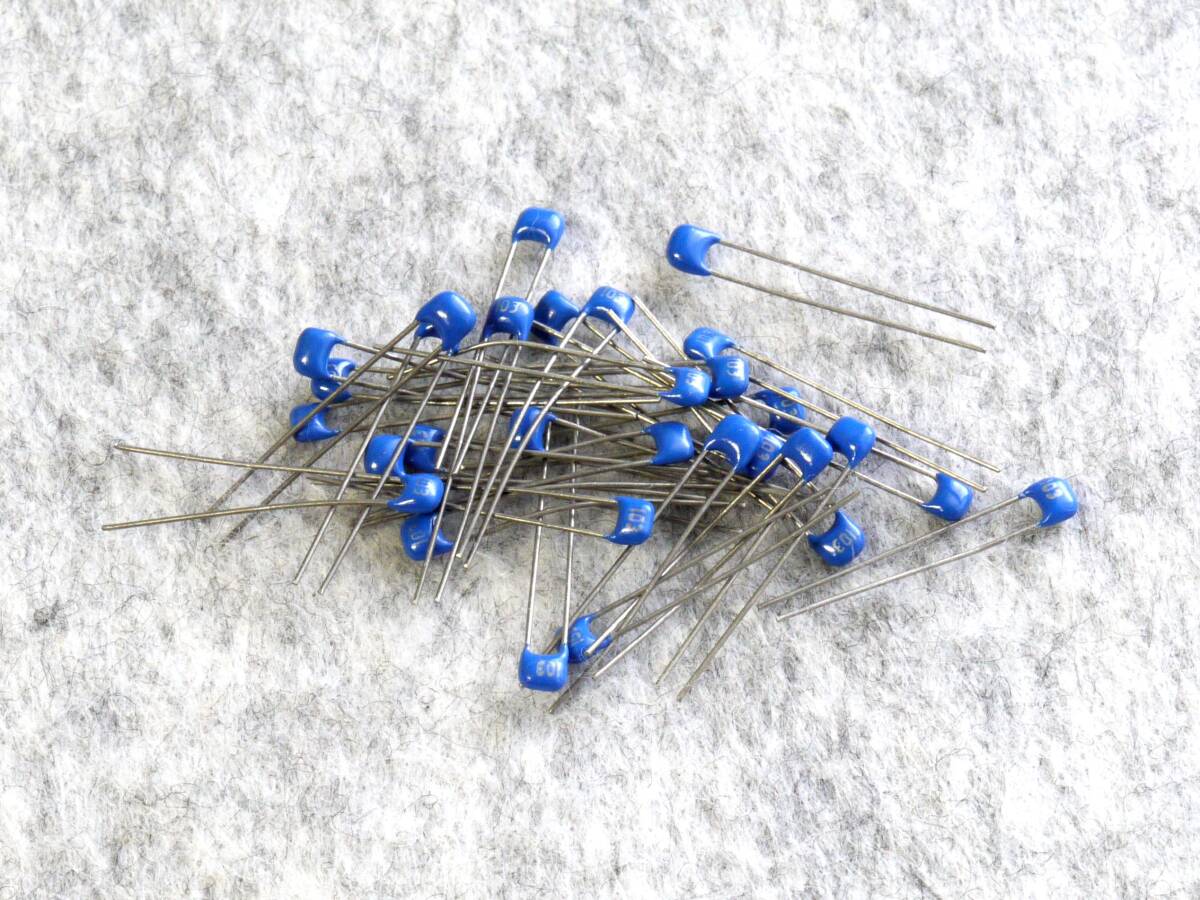 2.54mm ピッチ セラミックコンデンサ 表示 103 ( 0.01μF ) 30本1組 未使用・長期保管品拍卖