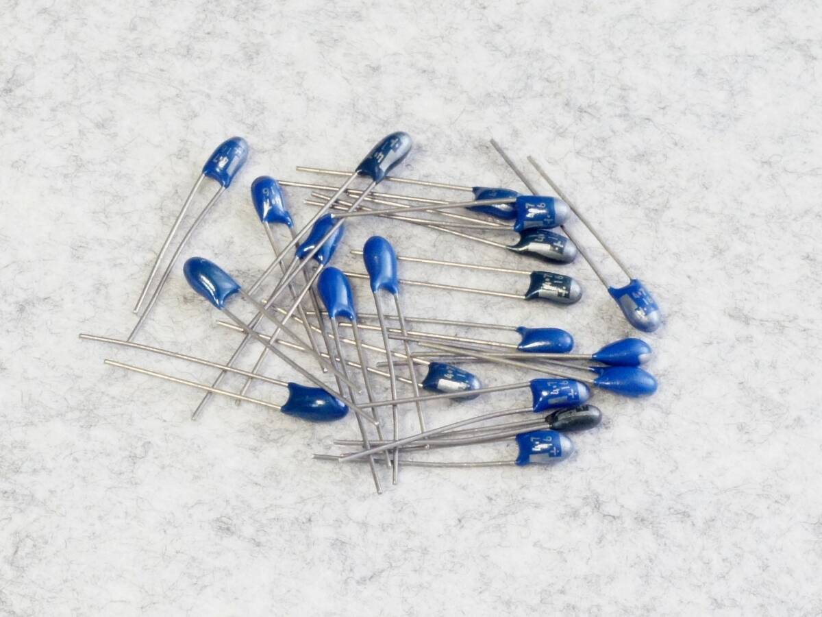 ディップタンタルコンデンサー < 16V・4.7μ > 20個1組 未使用・長期保管品拍卖