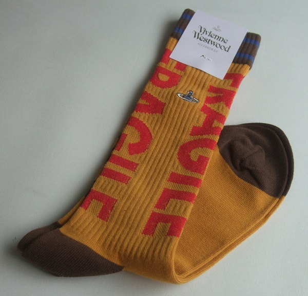 Vivienne Westwood ヴィヴィアン・ウエストウッド CAUTION TAPE柄 ソックス 靴下 サイズ 25㎝~27㎝ 未使用 百貨店 正規品 日本製拍卖