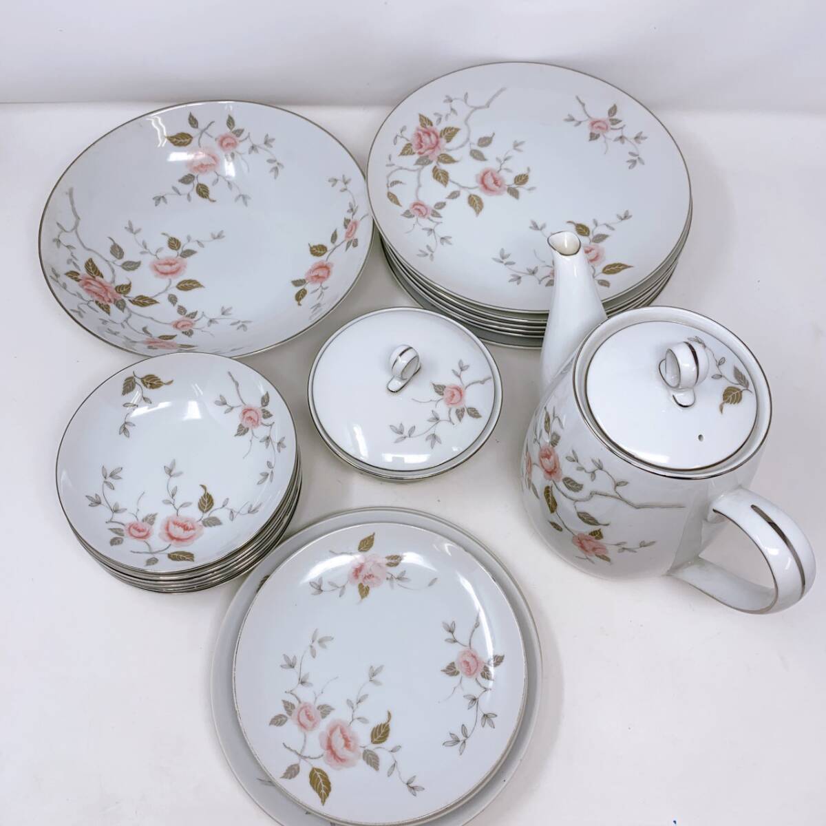 【1円スタート!】 NARUMI 食器まとめ プレート 花柄 フラワー ホワイト ピンク かわいい ケーキ お菓子 お客様用 / 法BTK-778318 佐川80拍卖