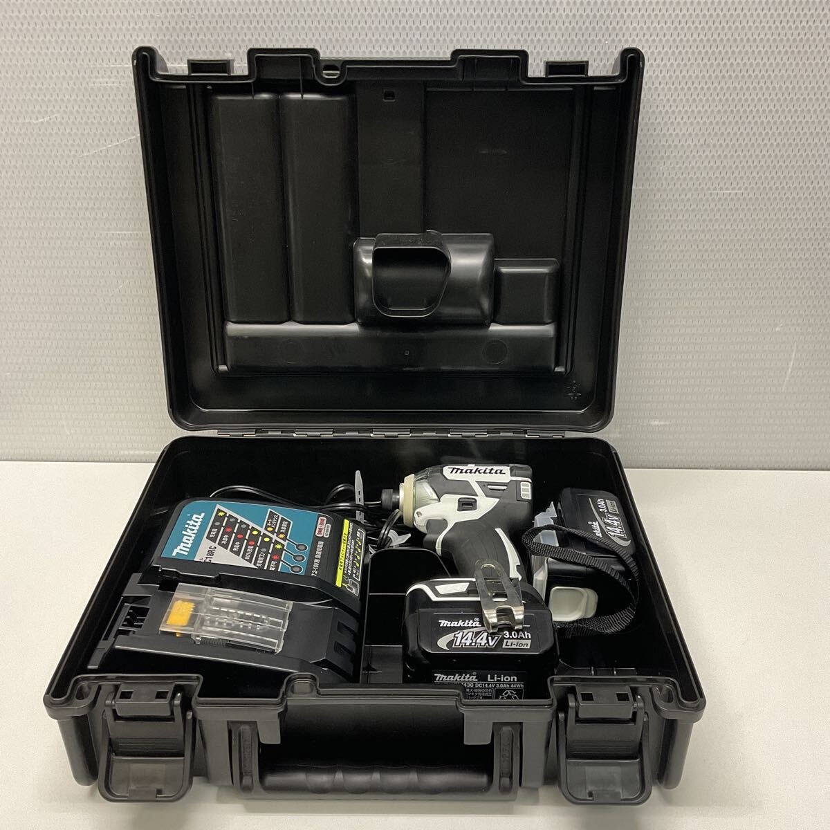 営AB64-80T makita マキタ 充電式インパクトドライバ インパクトドライバー TD-137D 2013年製 専用ケースあり 通電確認済拍卖